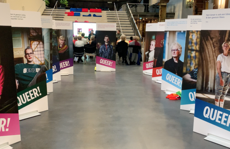 Foto-expositie QUEER! afgetrapt in Hengelo: ‘Ik ben zeker trots dat ik op deze foto sta’