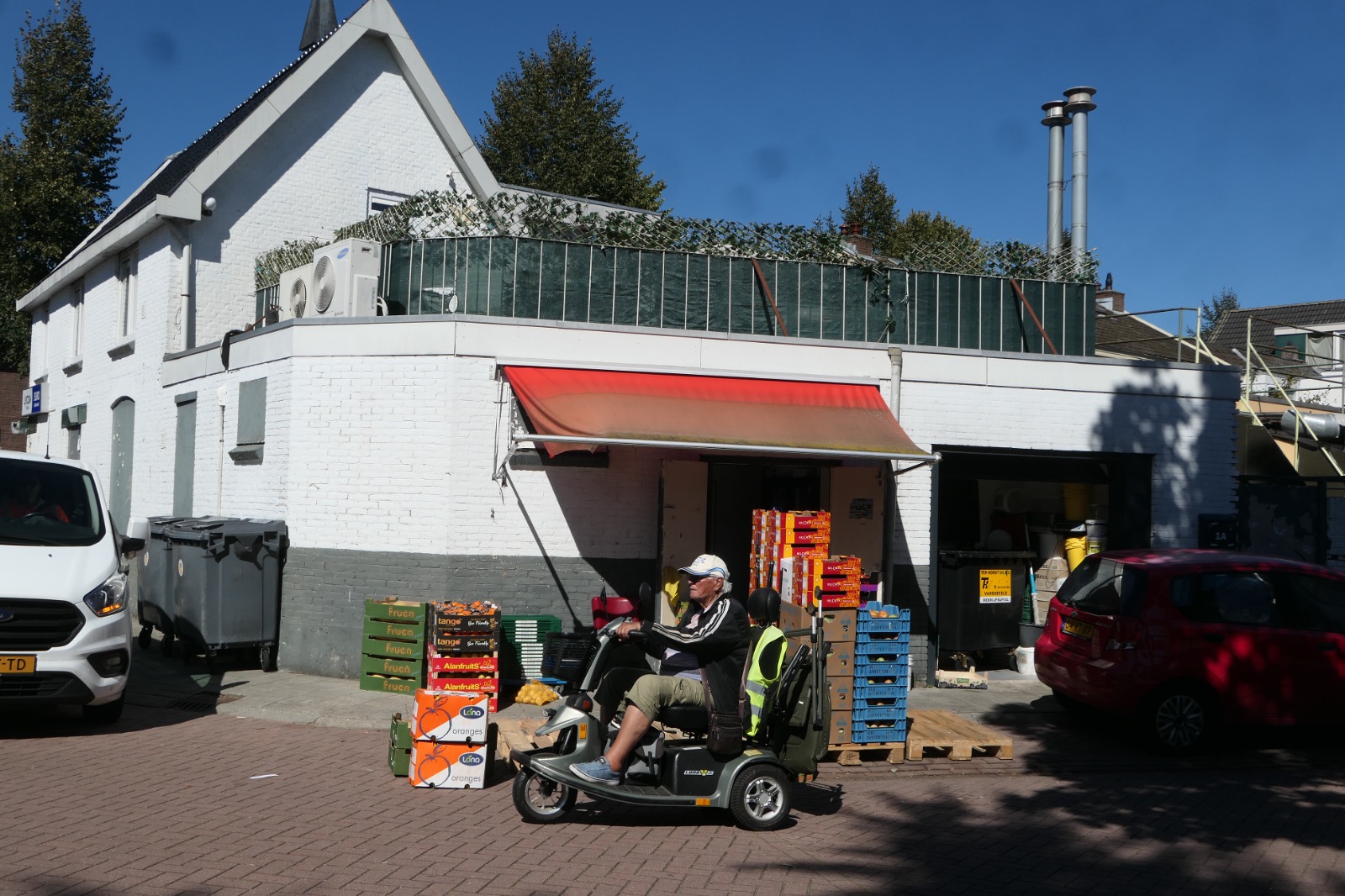 Voorstad: behoefte aan goede buur of een verre vriend?