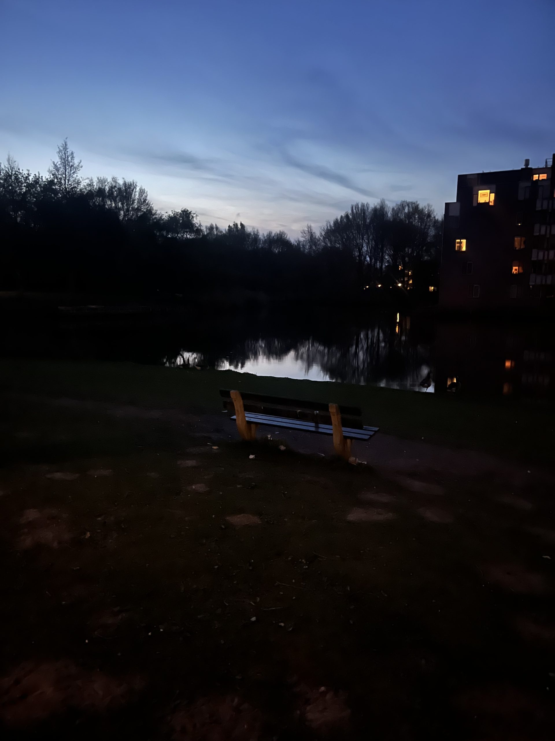 Het Matenpark in licht en schemer