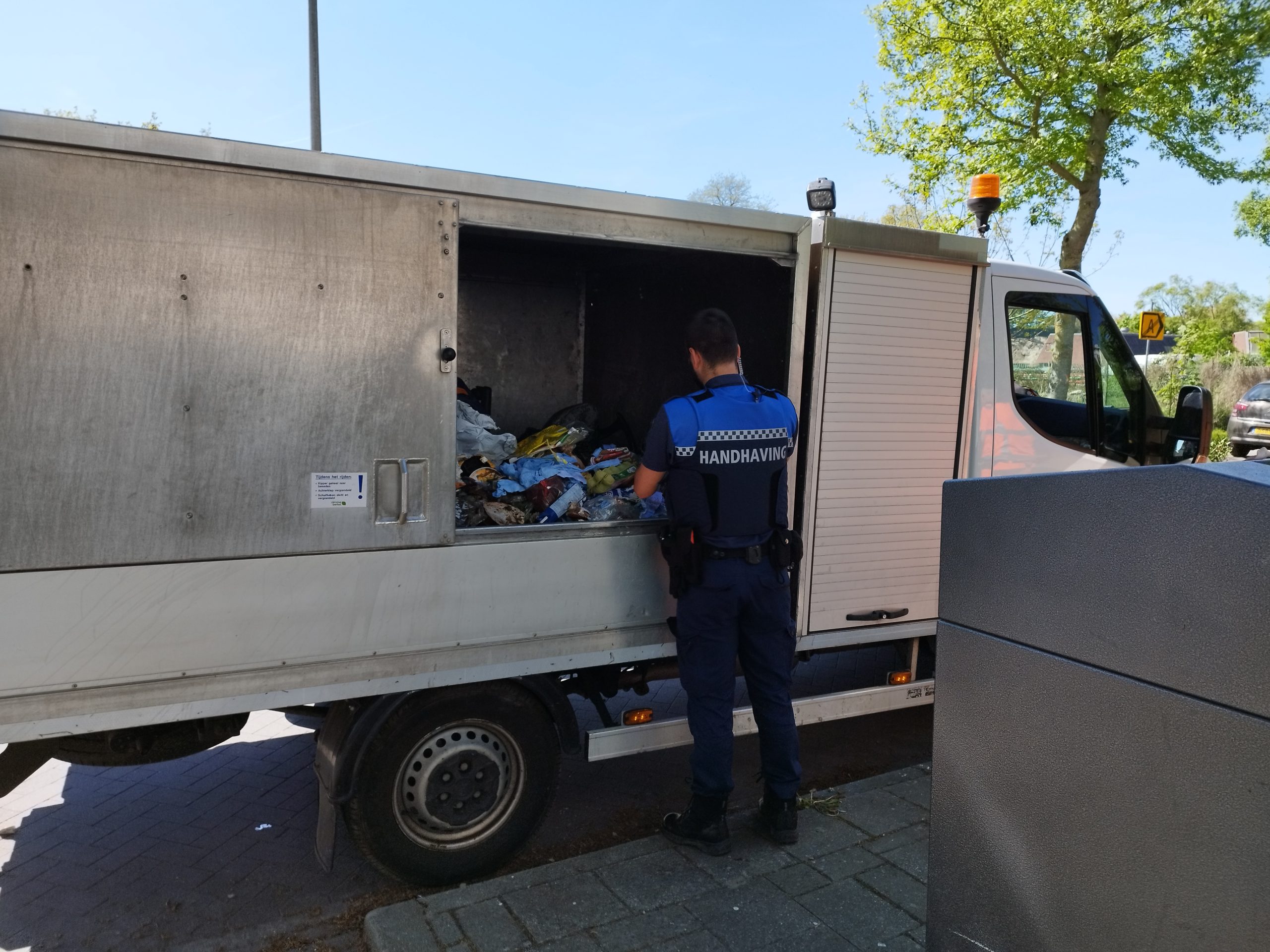 De speurtocht door de vuilniszak