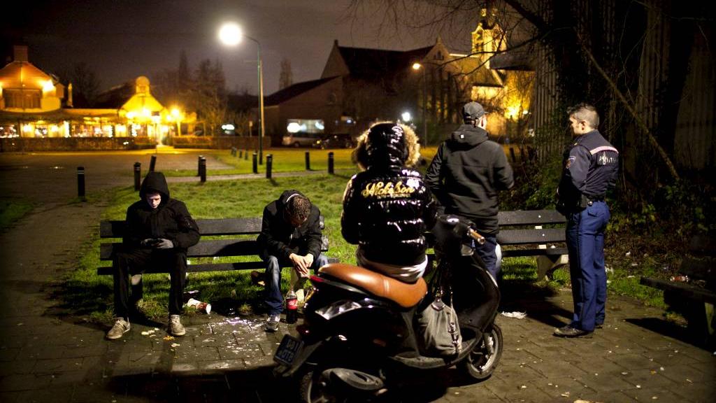 Beschermd: Bewoners Hurdegaryp worstelen met overlast rond winkelcentrum en pizzeria