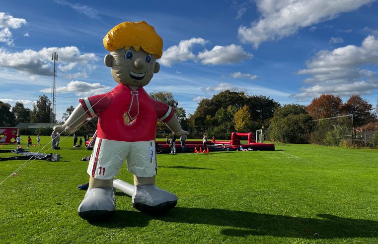 Jubileumwedstrijd Koninklijke UD brengt oud-leden uit hele land samen: ‘Sommige mensen hebben elkaar al jaren niet gezien’