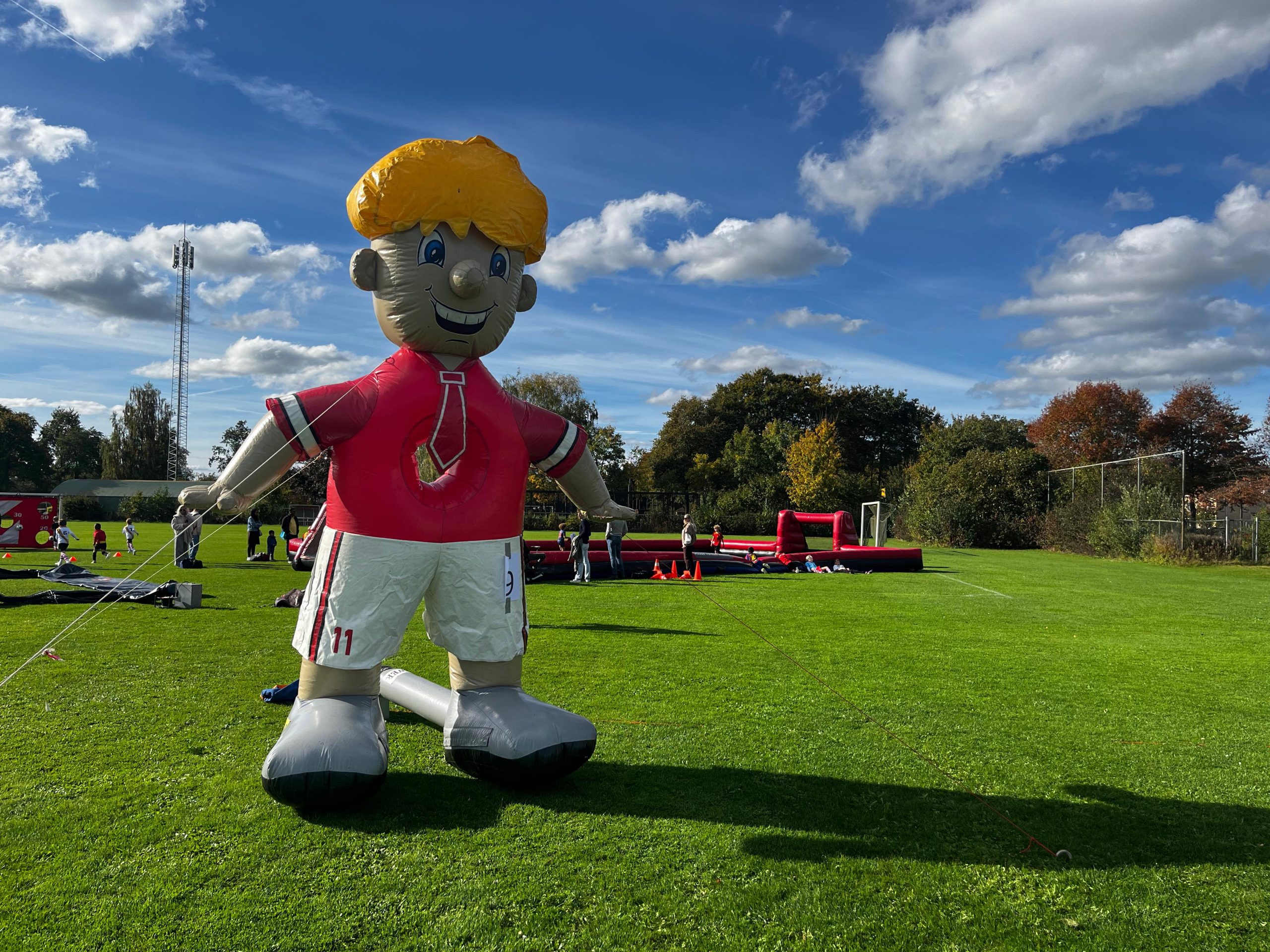 Jubileumwedstrijd Koninklijke UD brengt oud-leden uit hele land samen: ‘Sommige mensen hebben elkaar al jaren niet gezien’