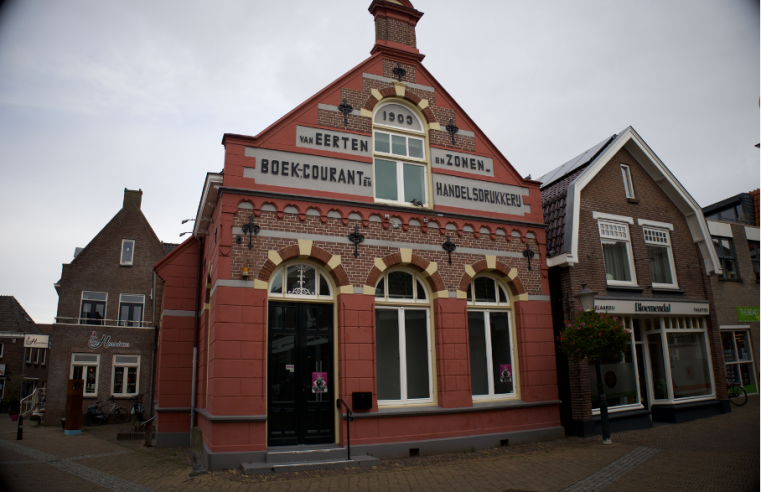 Lezers over: Na Sinterklaas moet dit in het karakteristieke leegstaande pand komen in hartje Ommen