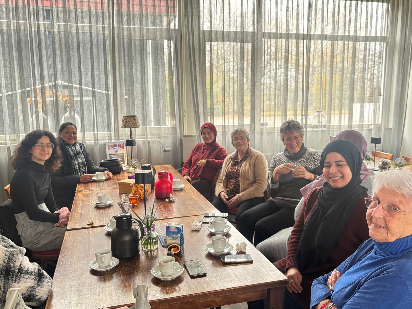 Over heel de wereld komen vrouwen samen bij de wereldvrouwen