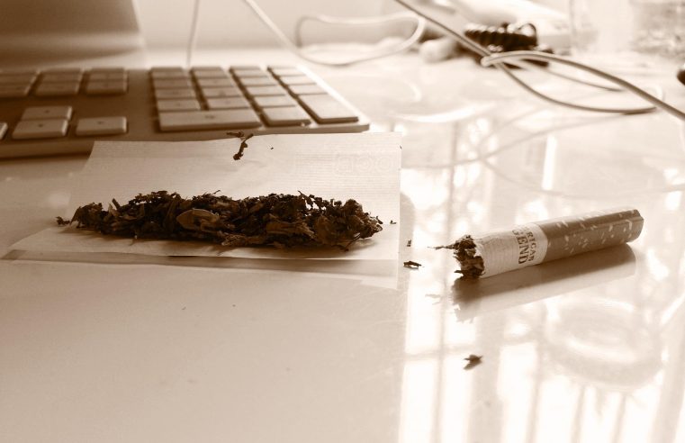 Beschermd: “Er is niks te doen, dus je gaat hangen”: hoe jongeren in Ommen hun eigen plekken creëren